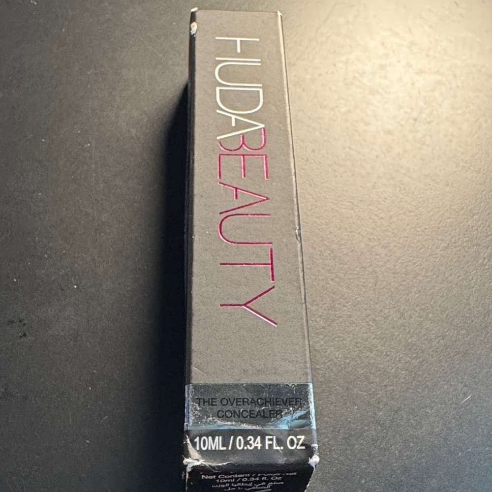 HUDA BEAUTY Chocolate Chip 38R concealer